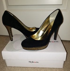 Style & Co Black & Gold Pumps